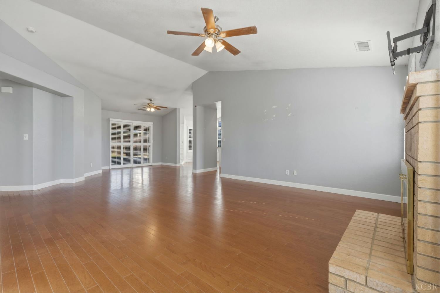 3207 Juniper Ct, Hanford, CA 93230