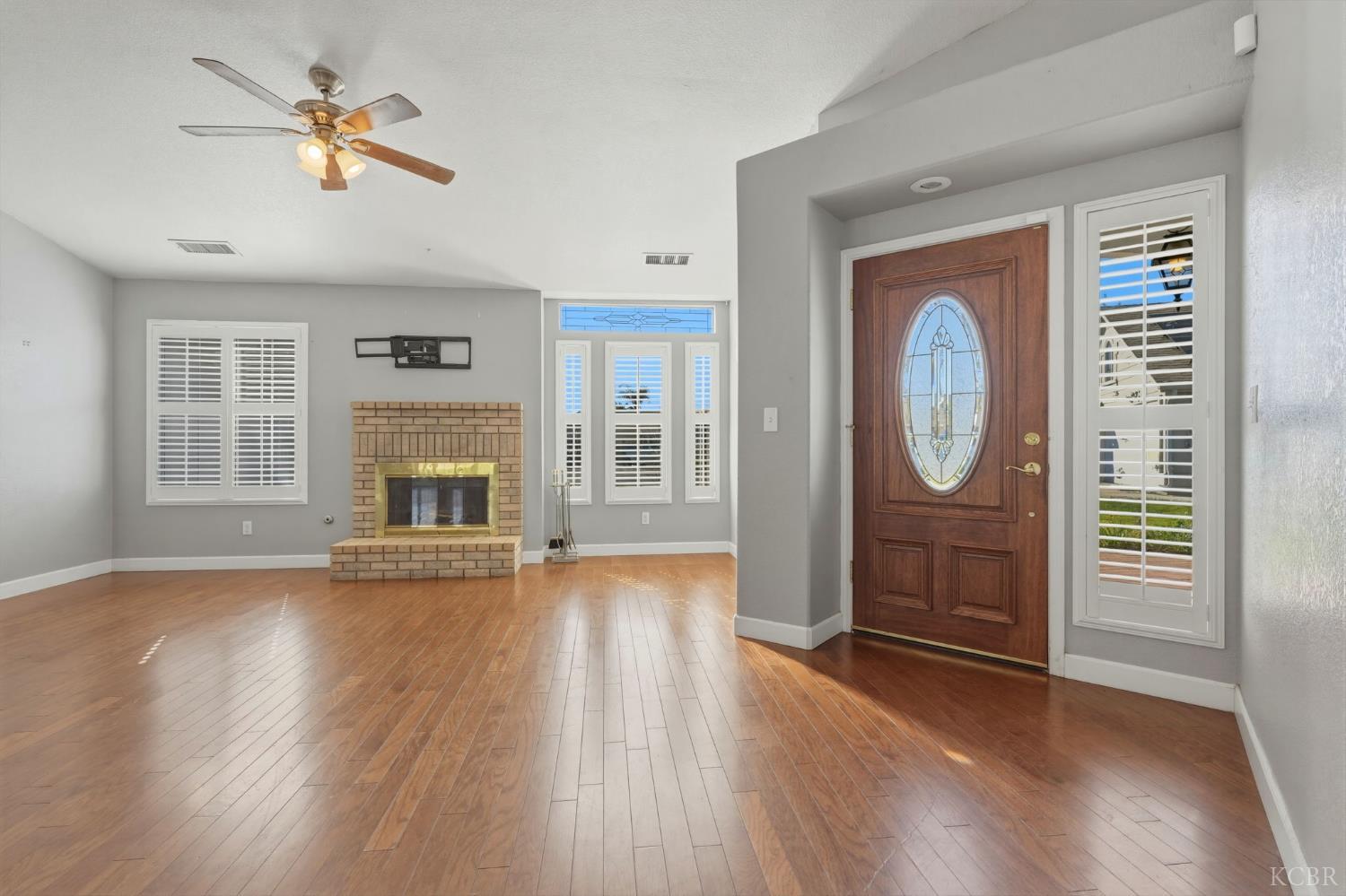 3207 Juniper Ct, Hanford, CA 93230