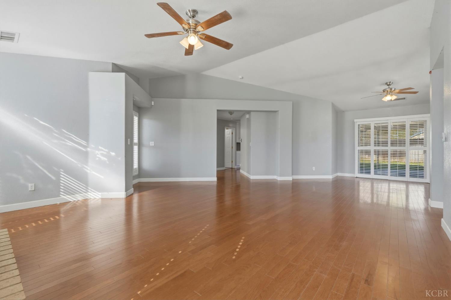 3207 Juniper Ct, Hanford, CA 93230