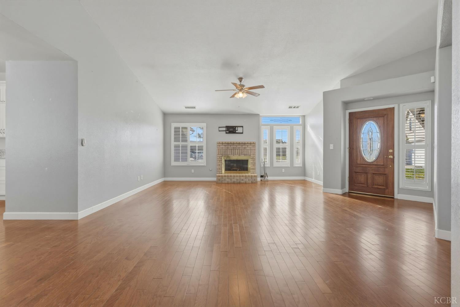 3207 Juniper Ct, Hanford, CA 93230