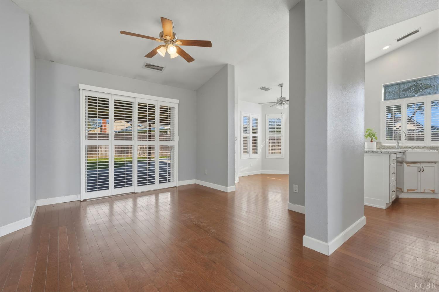 3207 Juniper Ct, Hanford, CA 93230