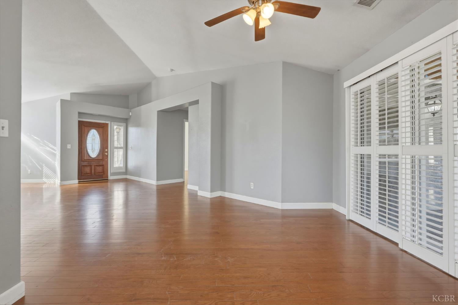 3207 Juniper Ct, Hanford, CA 93230