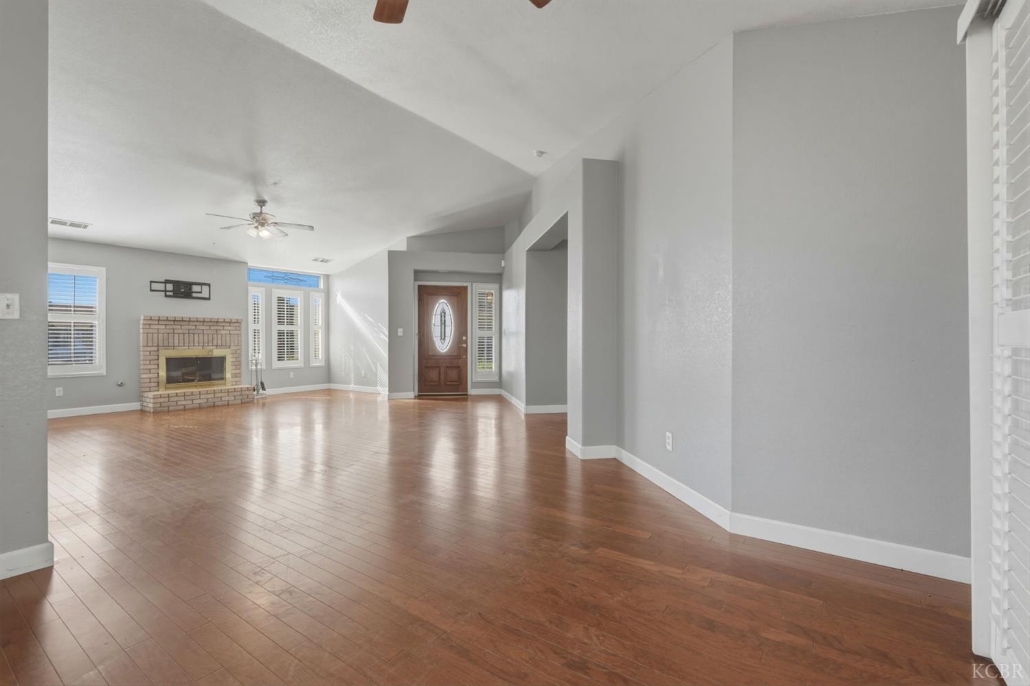 3207 Juniper Ct, Hanford, CA 93230