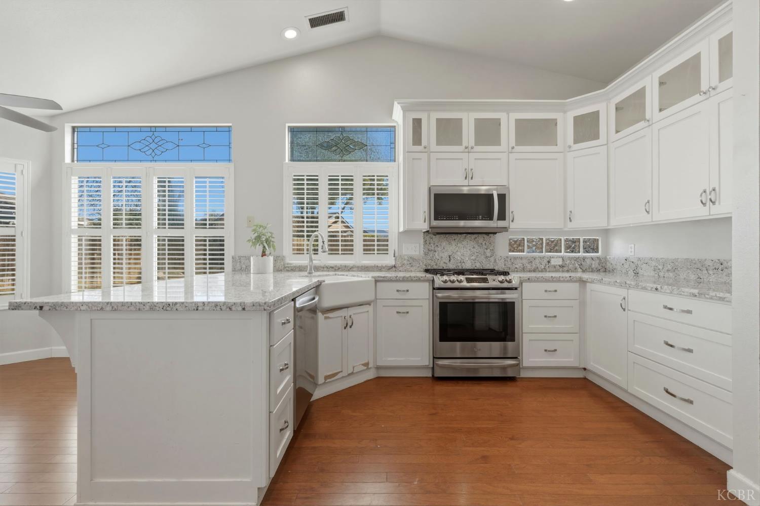 3207 Juniper Ct, Hanford, CA 93230