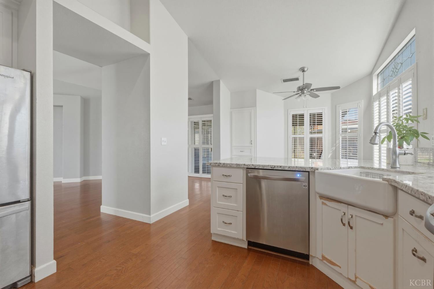 3207 Juniper Ct, Hanford, CA 93230