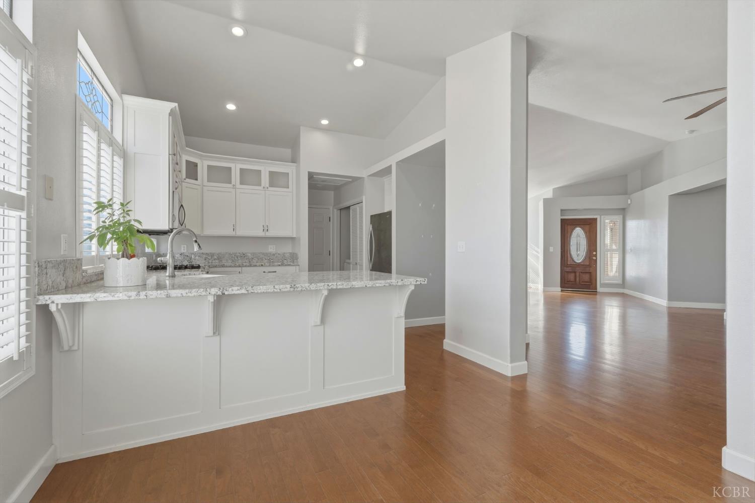 3207 Juniper Ct, Hanford, CA 93230