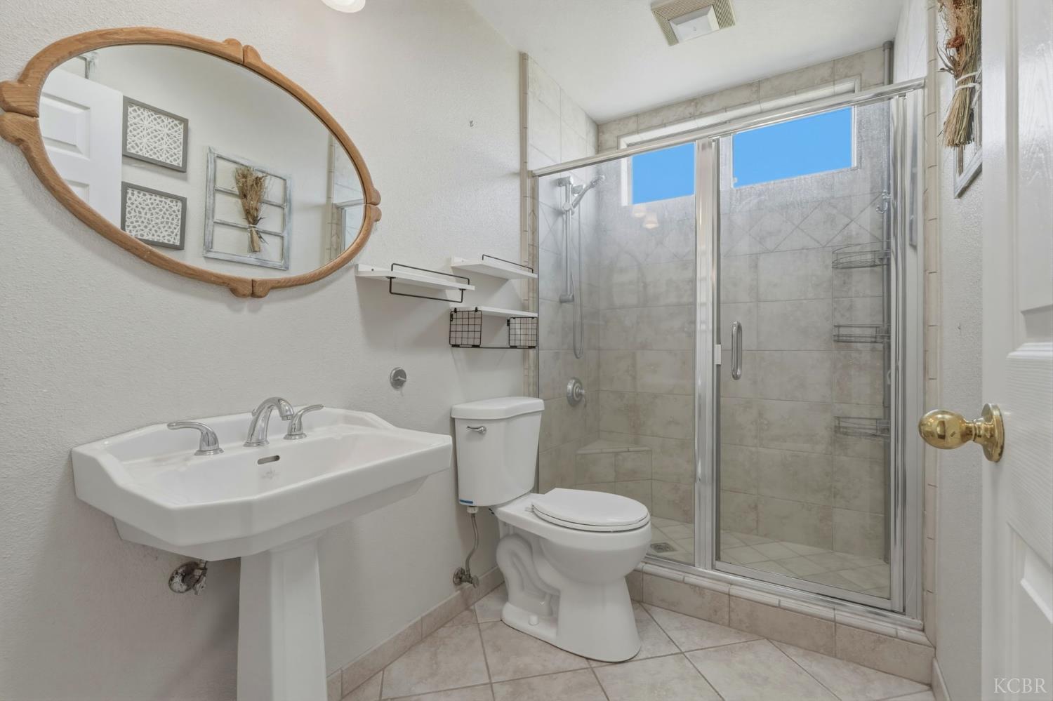 3207 Juniper Ct, Hanford, CA 93230