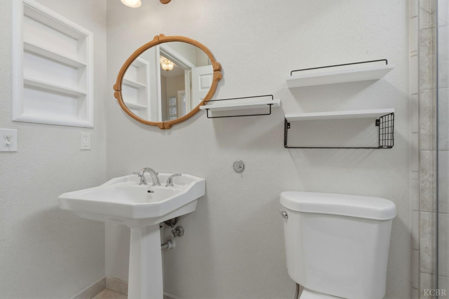 3207 Juniper Ct, Hanford, CA 93230