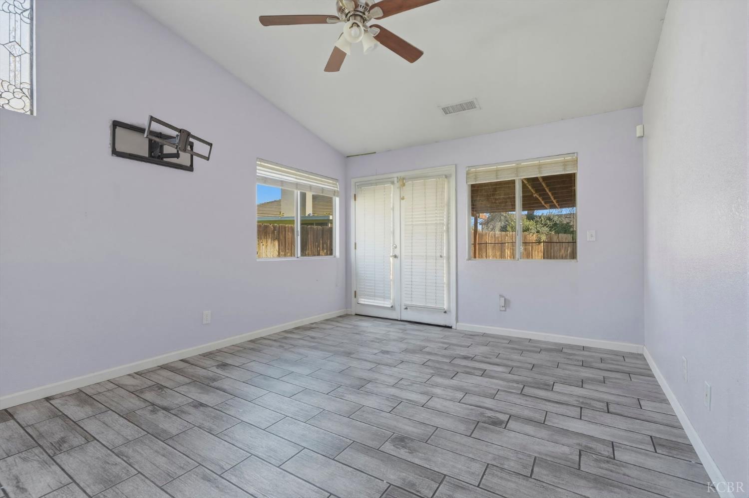 3207 Juniper Ct, Hanford, CA 93230