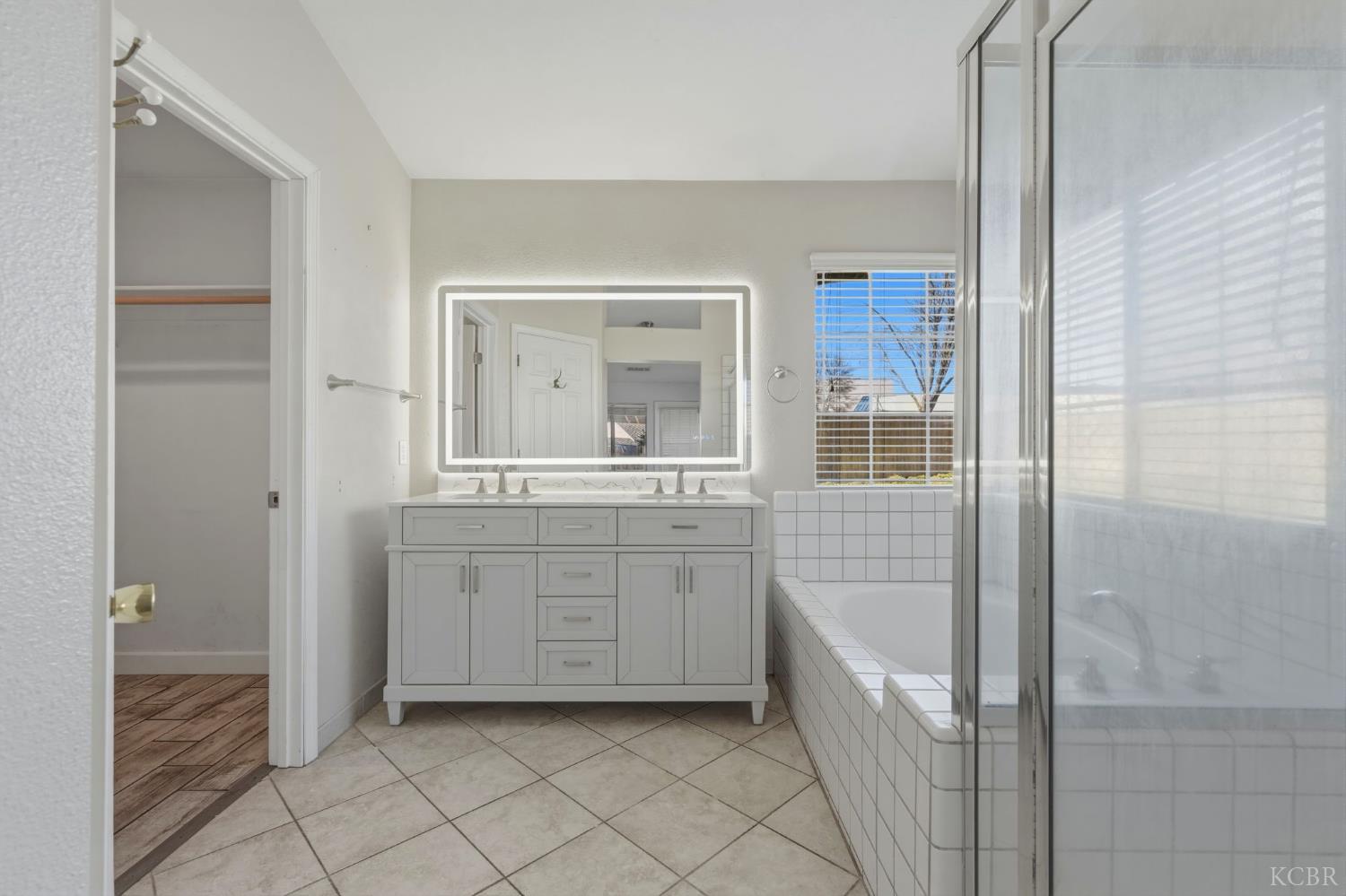 3207 Juniper Ct, Hanford, CA 93230