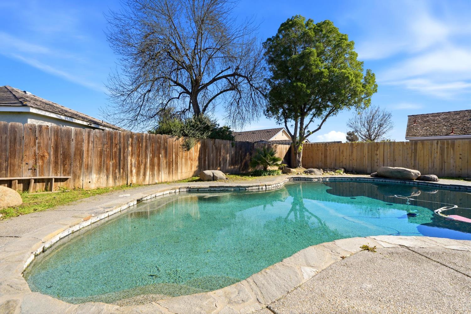 3207 Juniper Ct, Hanford, CA 93230