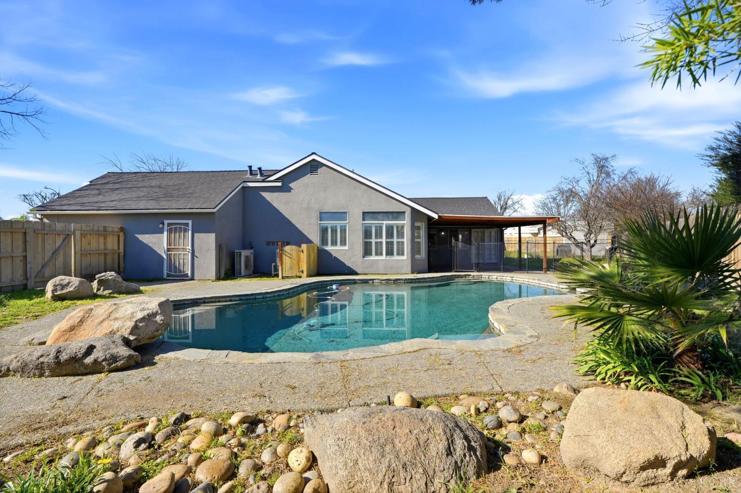 3207 Juniper Ct, Hanford, CA 93230