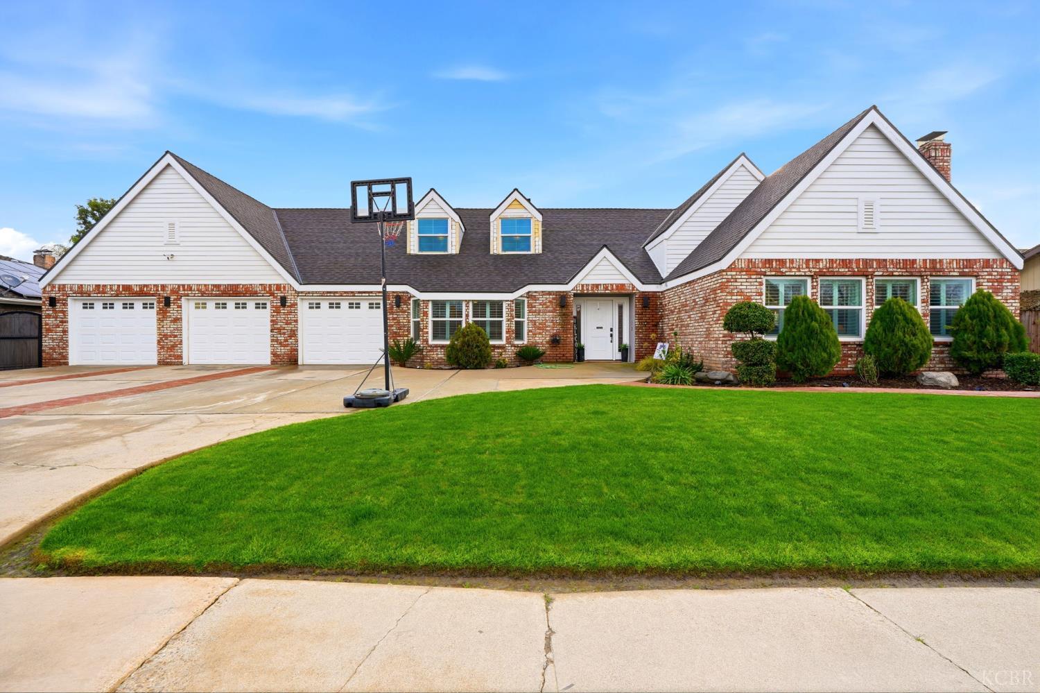 1145 Campus Dr, Hanford, CA 93230