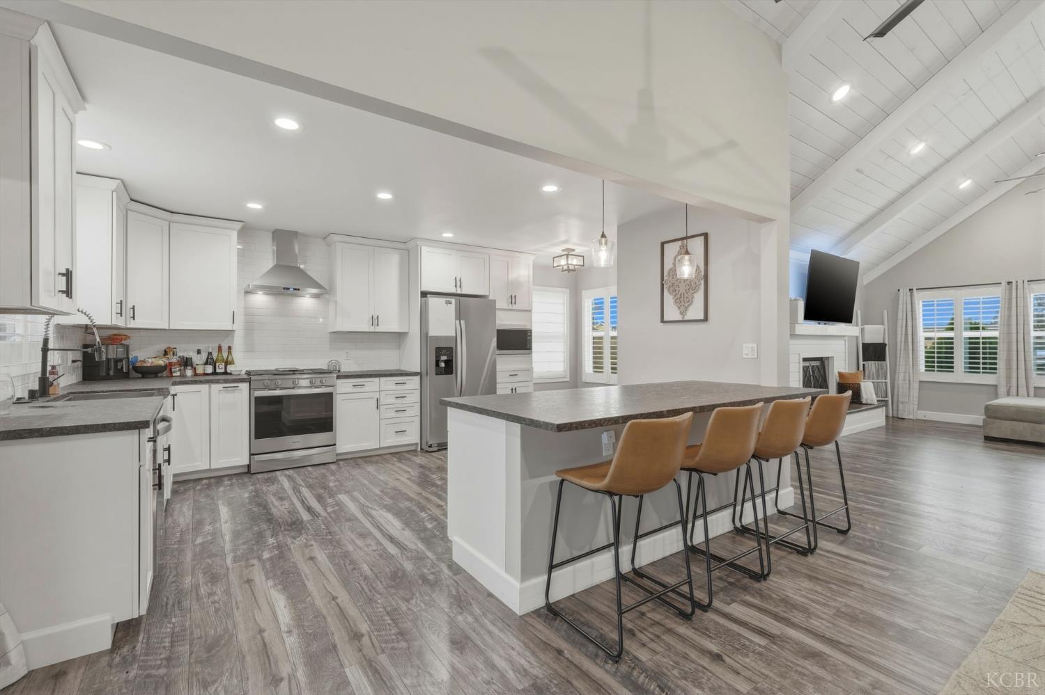 1145 Campus Dr, Hanford, CA 93230