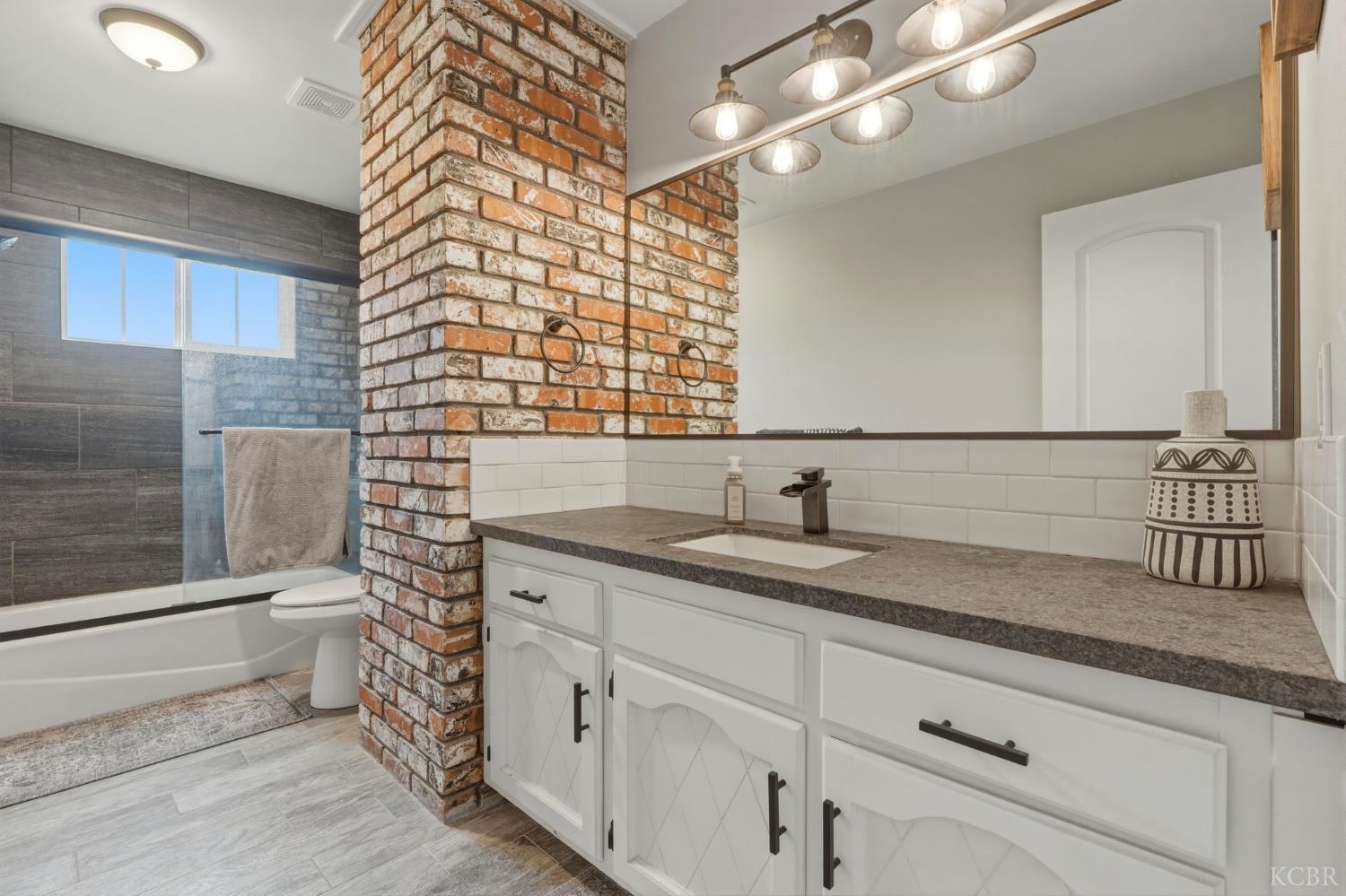 1145 Campus Dr, Hanford, CA 93230