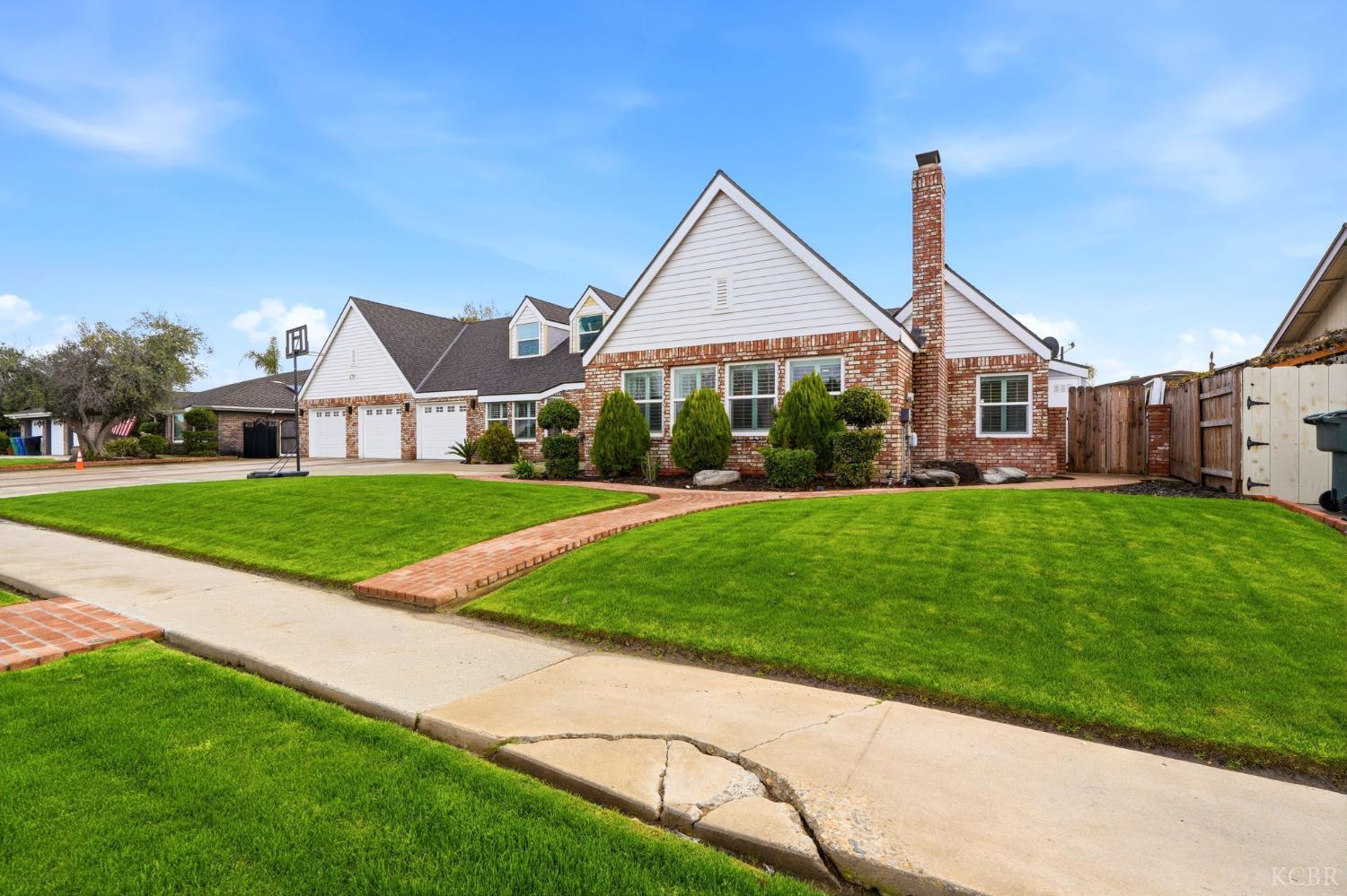 1145 Campus Dr, Hanford, CA 93230