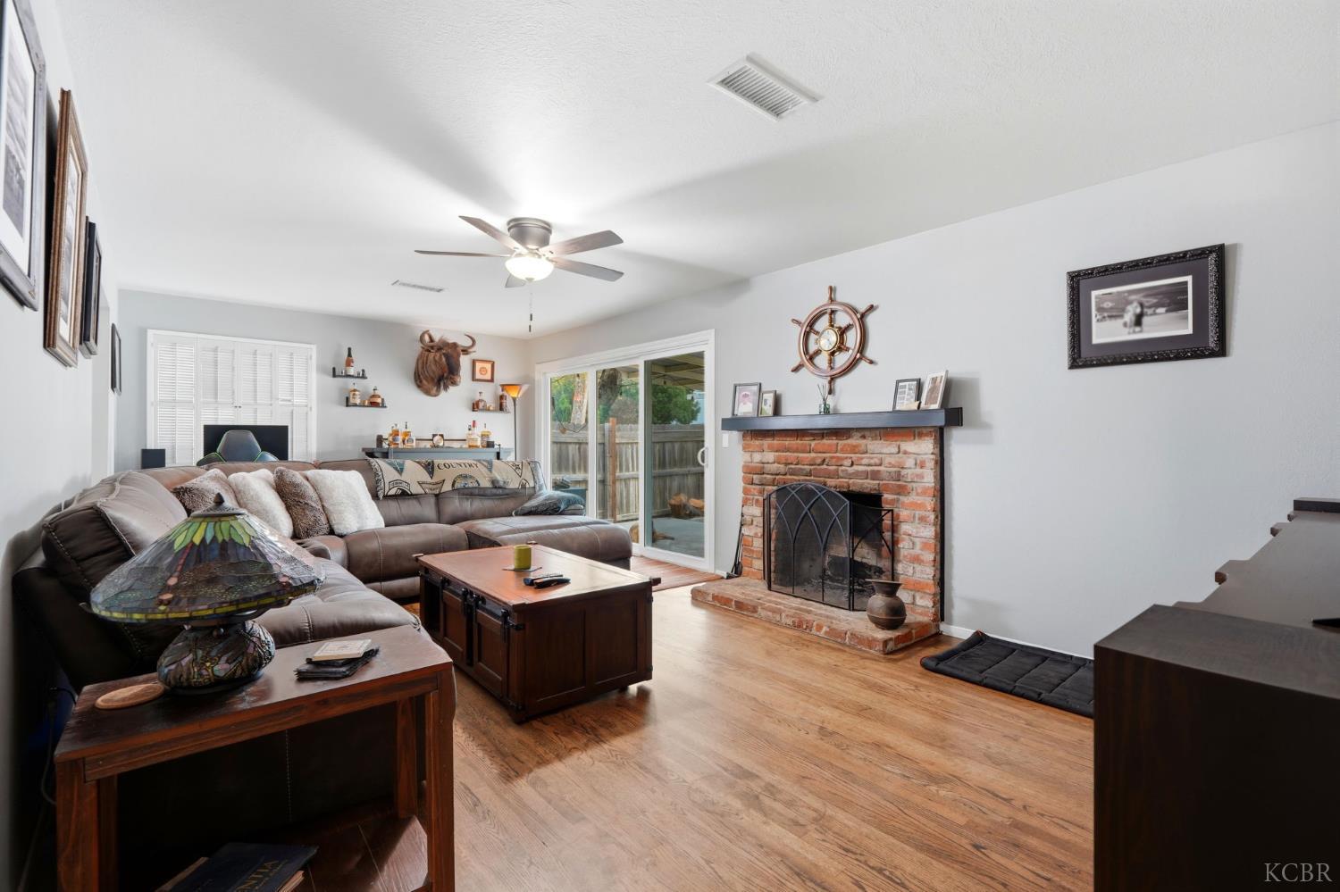 129 W Terrace Dr, Hanford, CA 93230