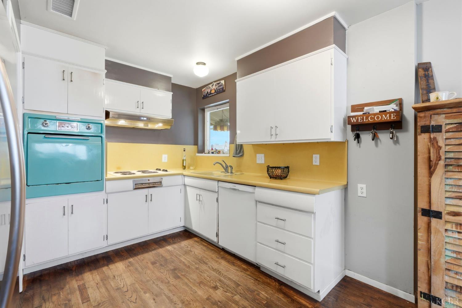 129 W Terrace Dr, Hanford, CA 93230