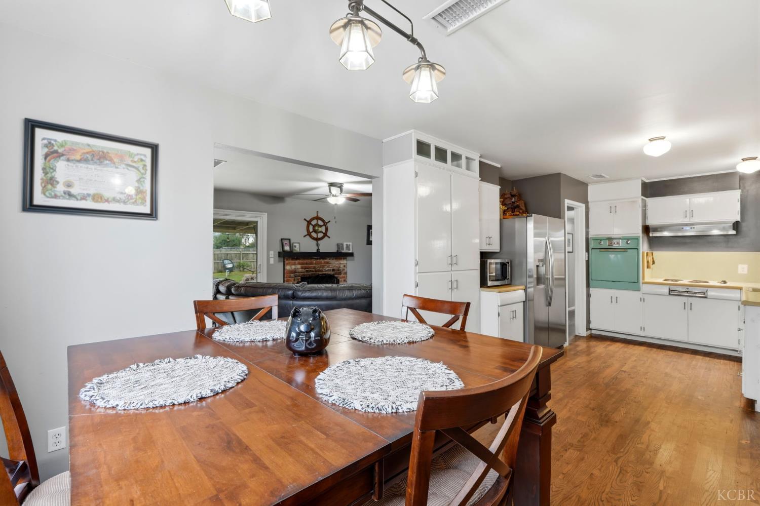 129 W Terrace Dr, Hanford, CA 93230