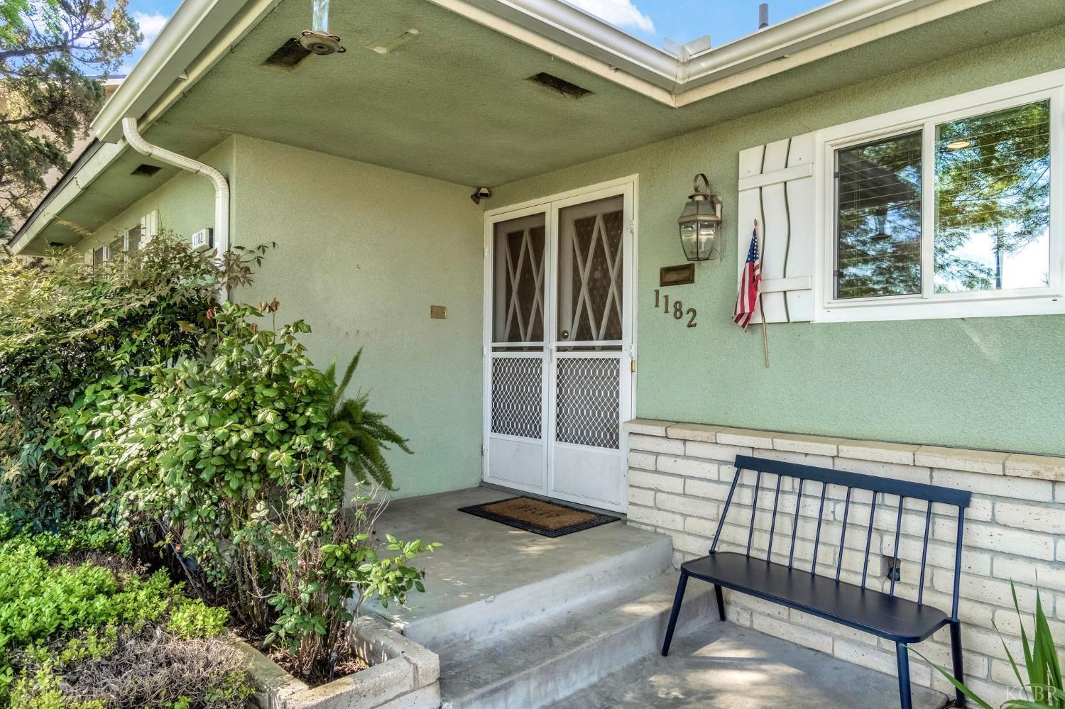 1182 Hansen Ct, Hanford, CA 93230