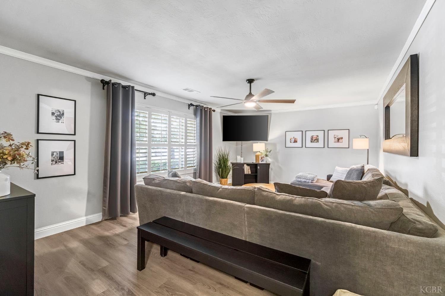 1182 Hansen Ct, Hanford, CA 93230