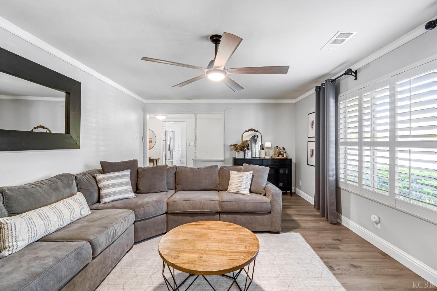 1182 Hansen Ct, Hanford, CA 93230