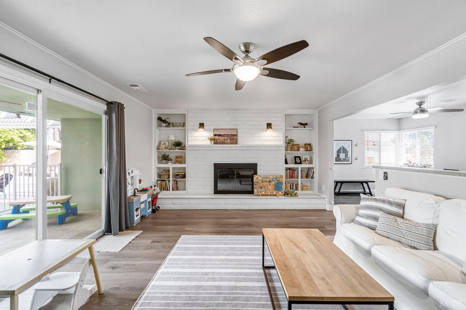 1182 Hansen Ct, Hanford, CA 93230