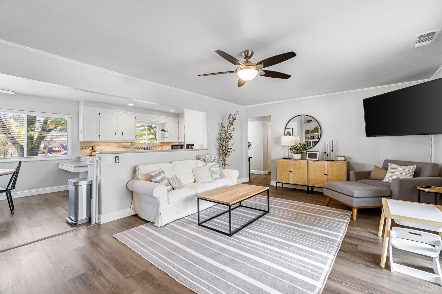 1182 Hansen Ct, Hanford, CA 93230