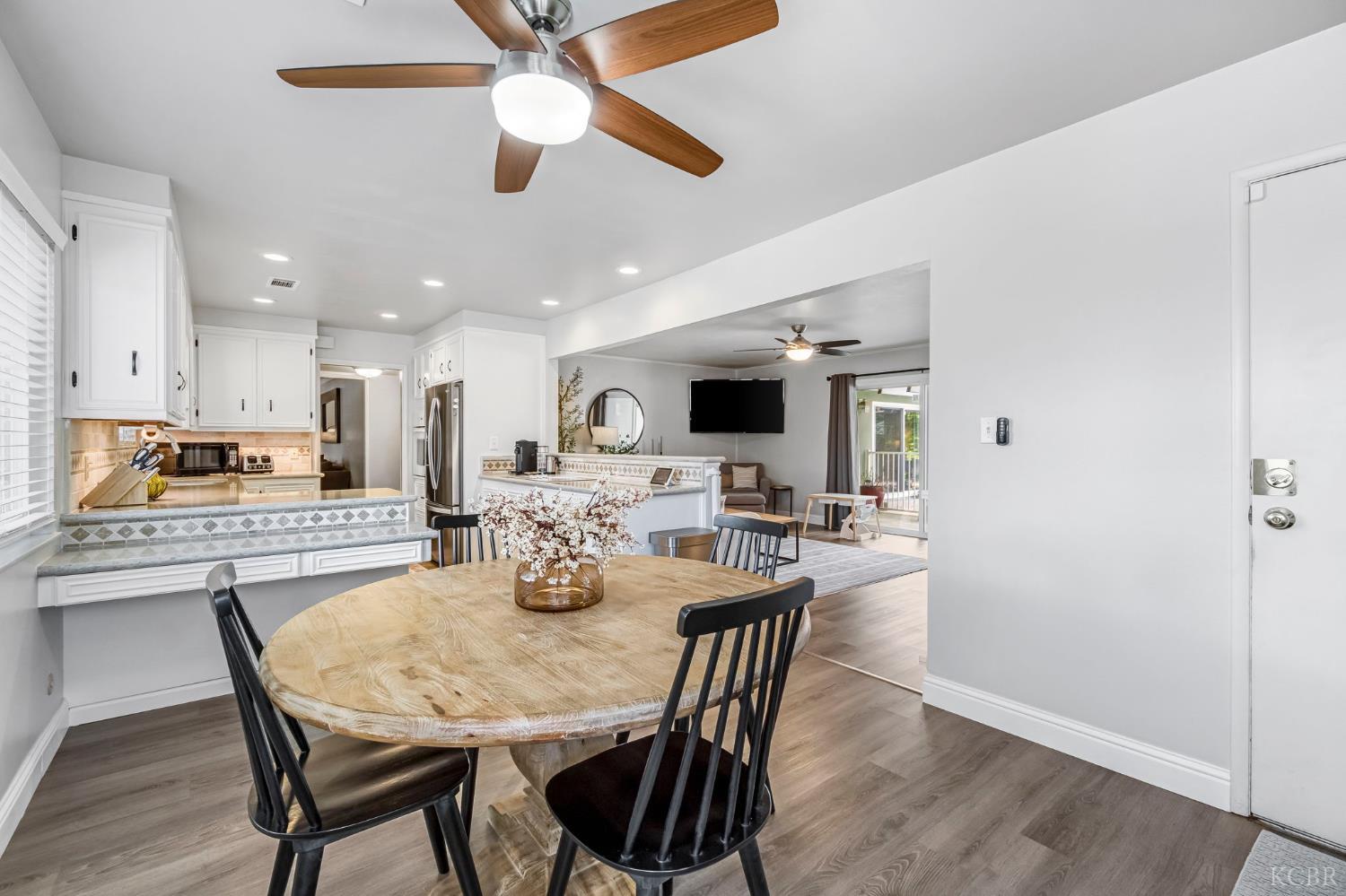 1182 Hansen Ct, Hanford, CA 93230