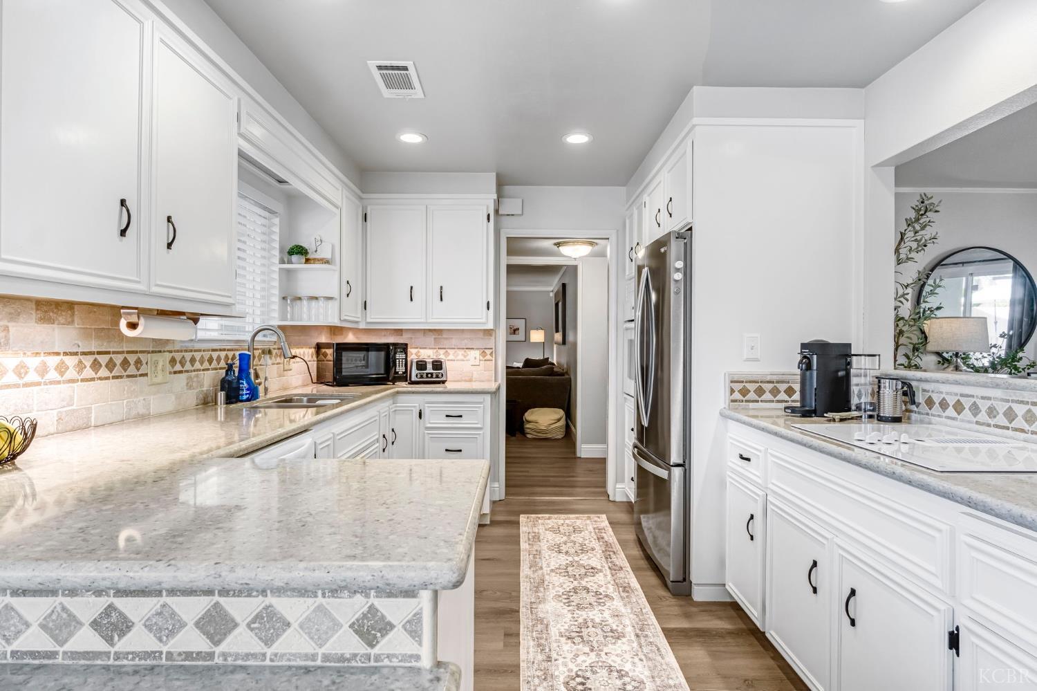 1182 Hansen Ct, Hanford, CA 93230