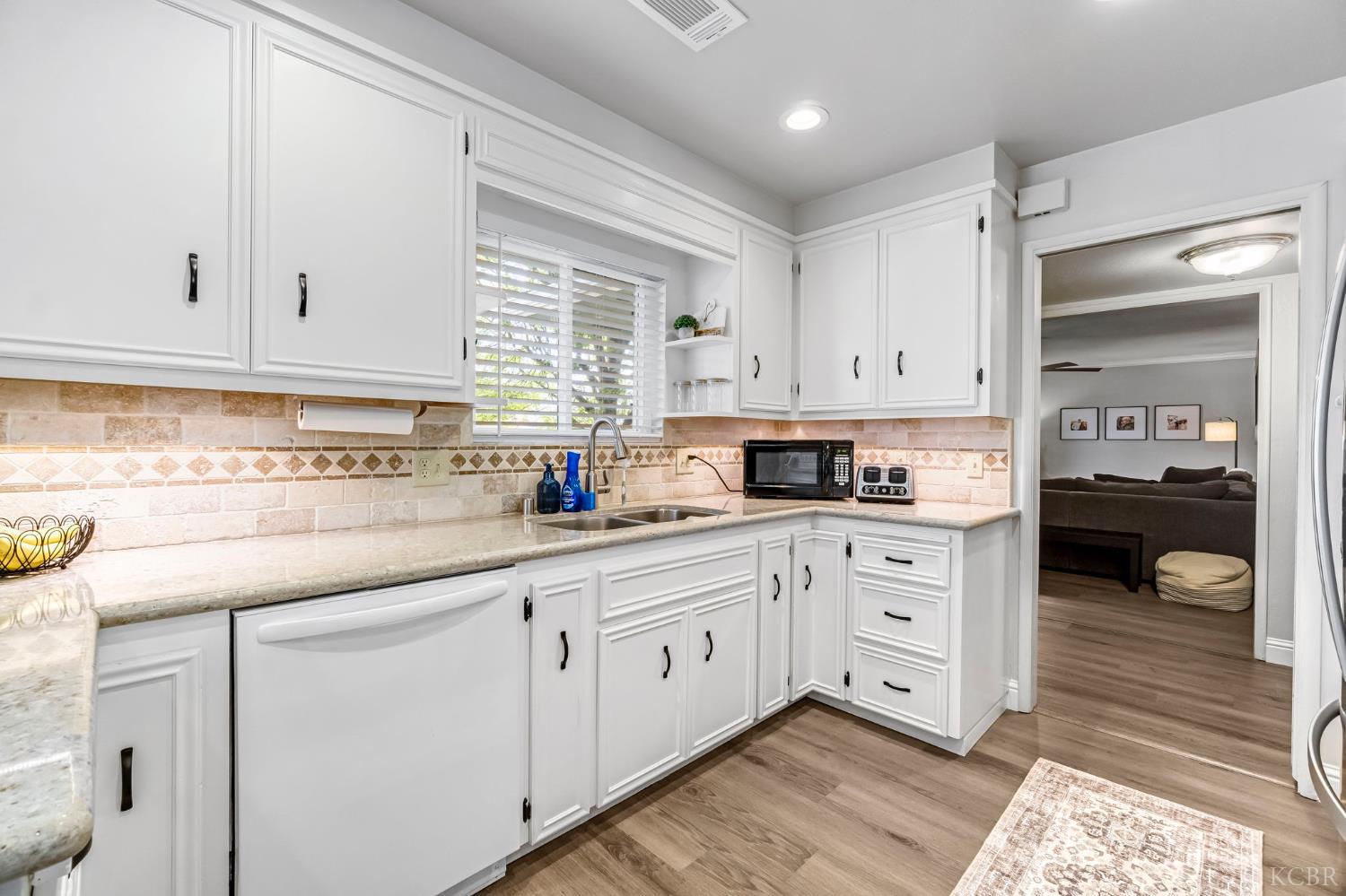 1182 Hansen Ct, Hanford, CA 93230