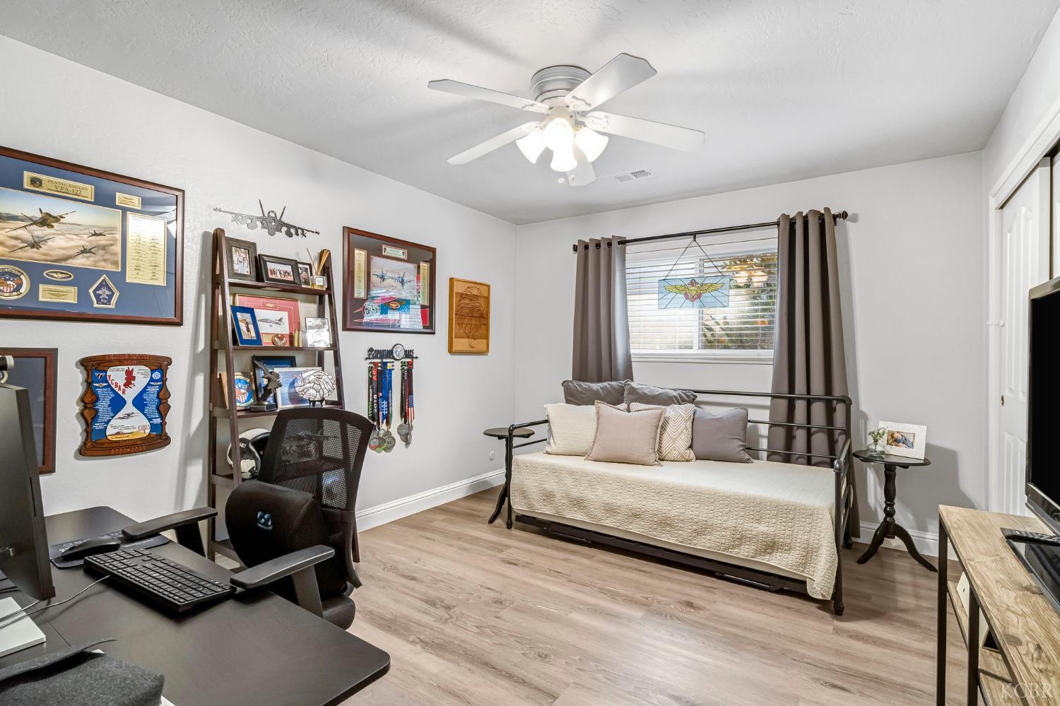 1182 Hansen Ct, Hanford, CA 93230