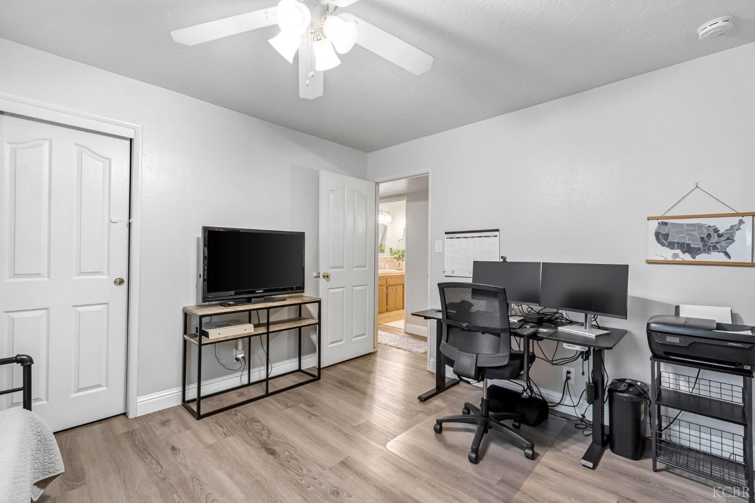 1182 Hansen Ct, Hanford, CA 93230