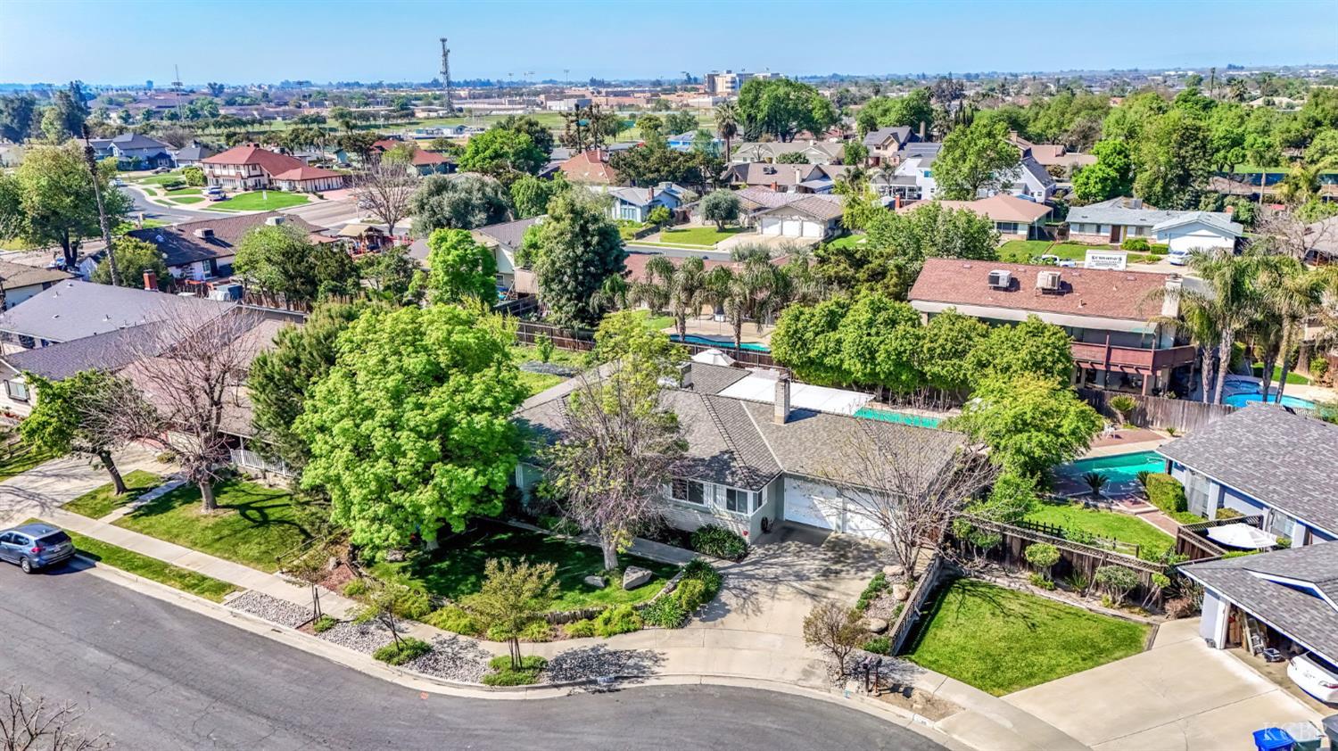 1182 Hansen Ct, Hanford, CA 93230