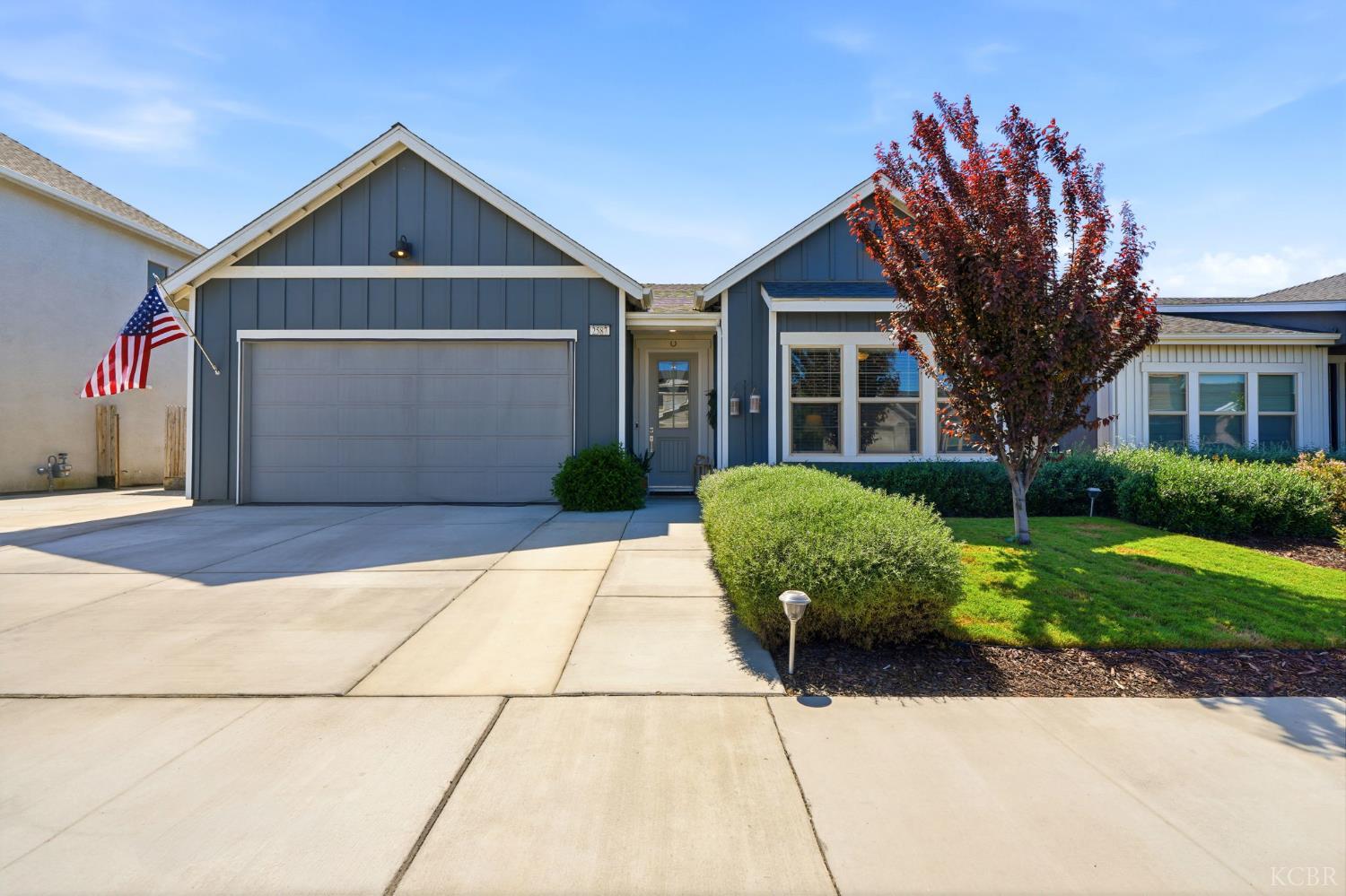 2587 W Heather Ln, Hanford, CA 93230