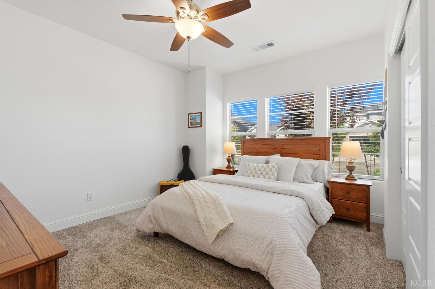 2587 W Heather Ln, Hanford, CA 93230