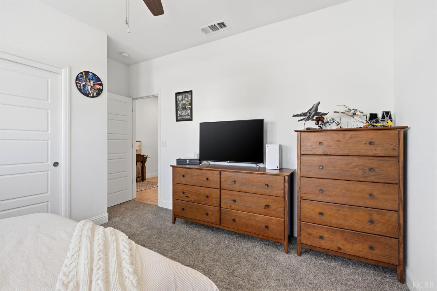 2587 W Heather Ln, Hanford, CA 93230