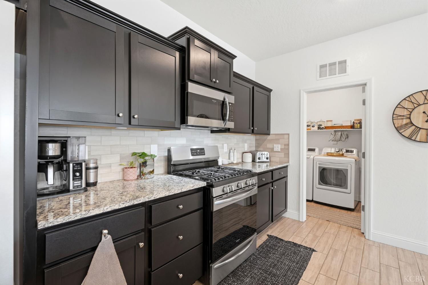 2587 W Heather Ln, Hanford, CA 93230