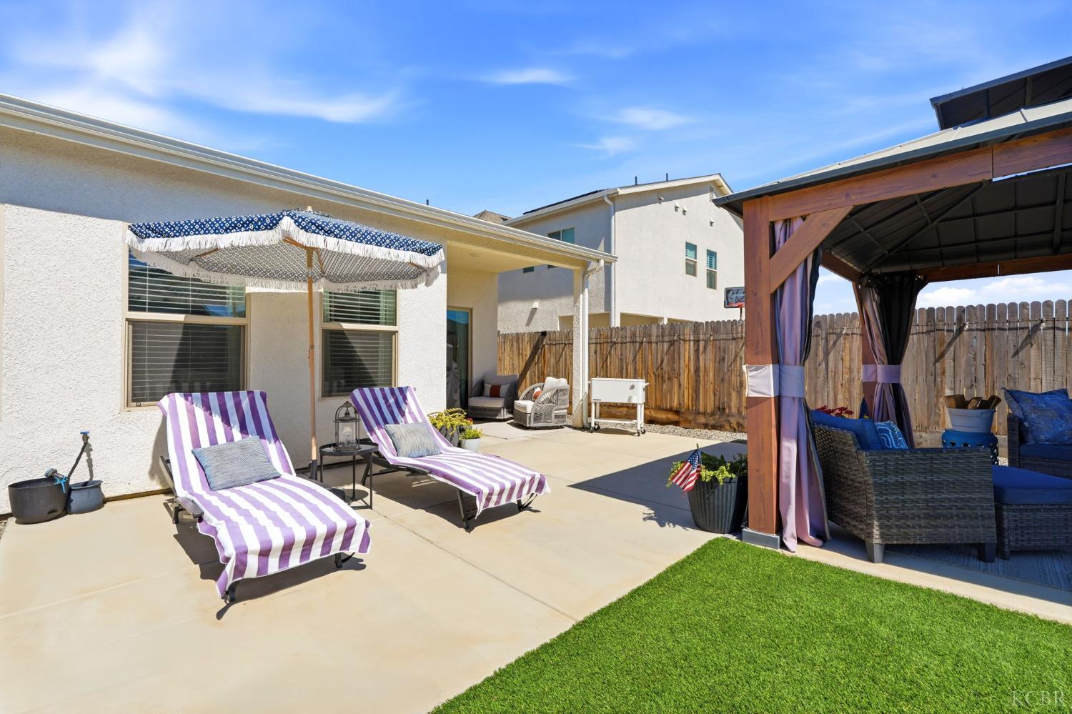 2587 W Heather Ln, Hanford, CA 93230