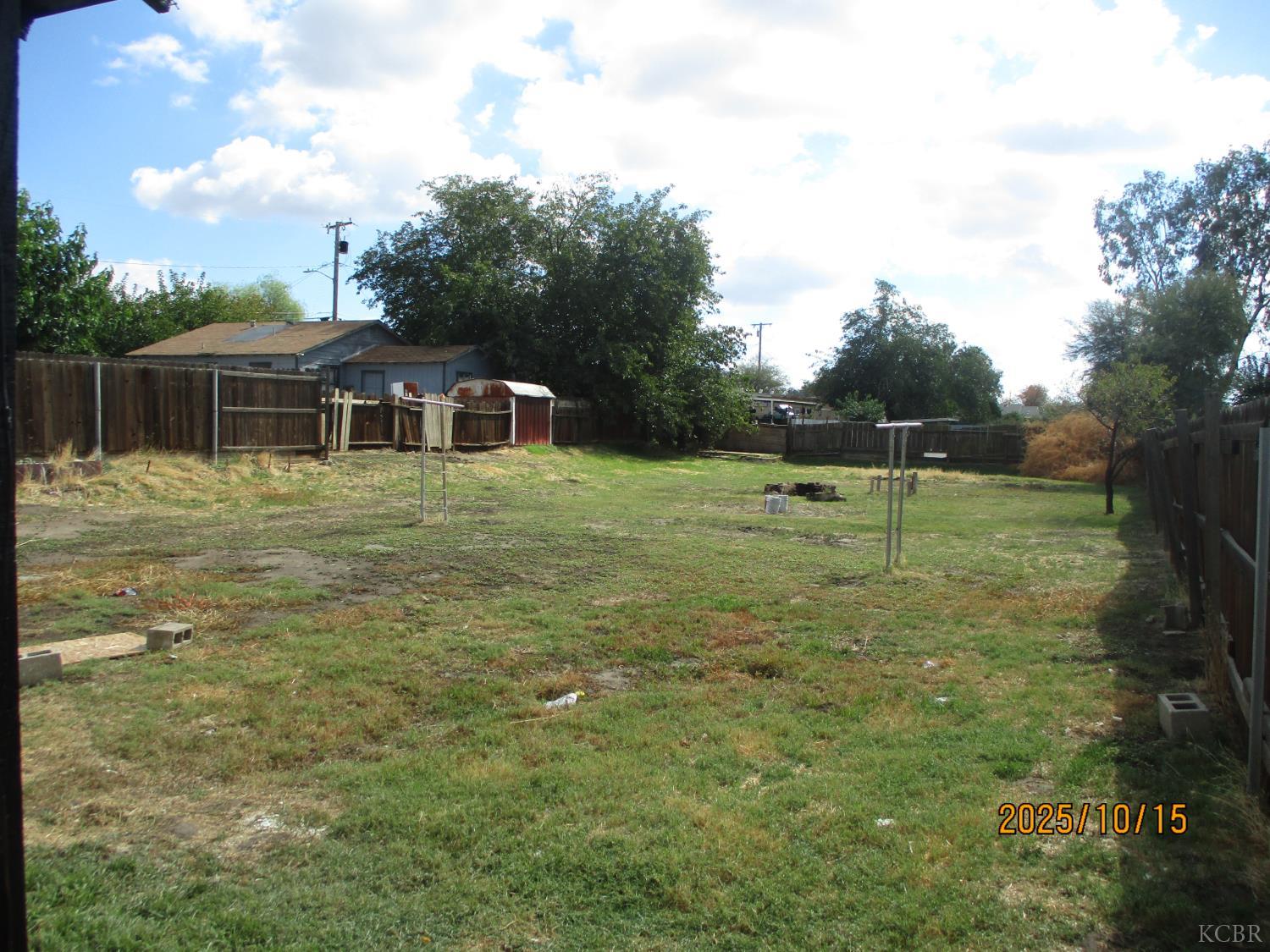 1247 Davis St, Hanford, CA 93230