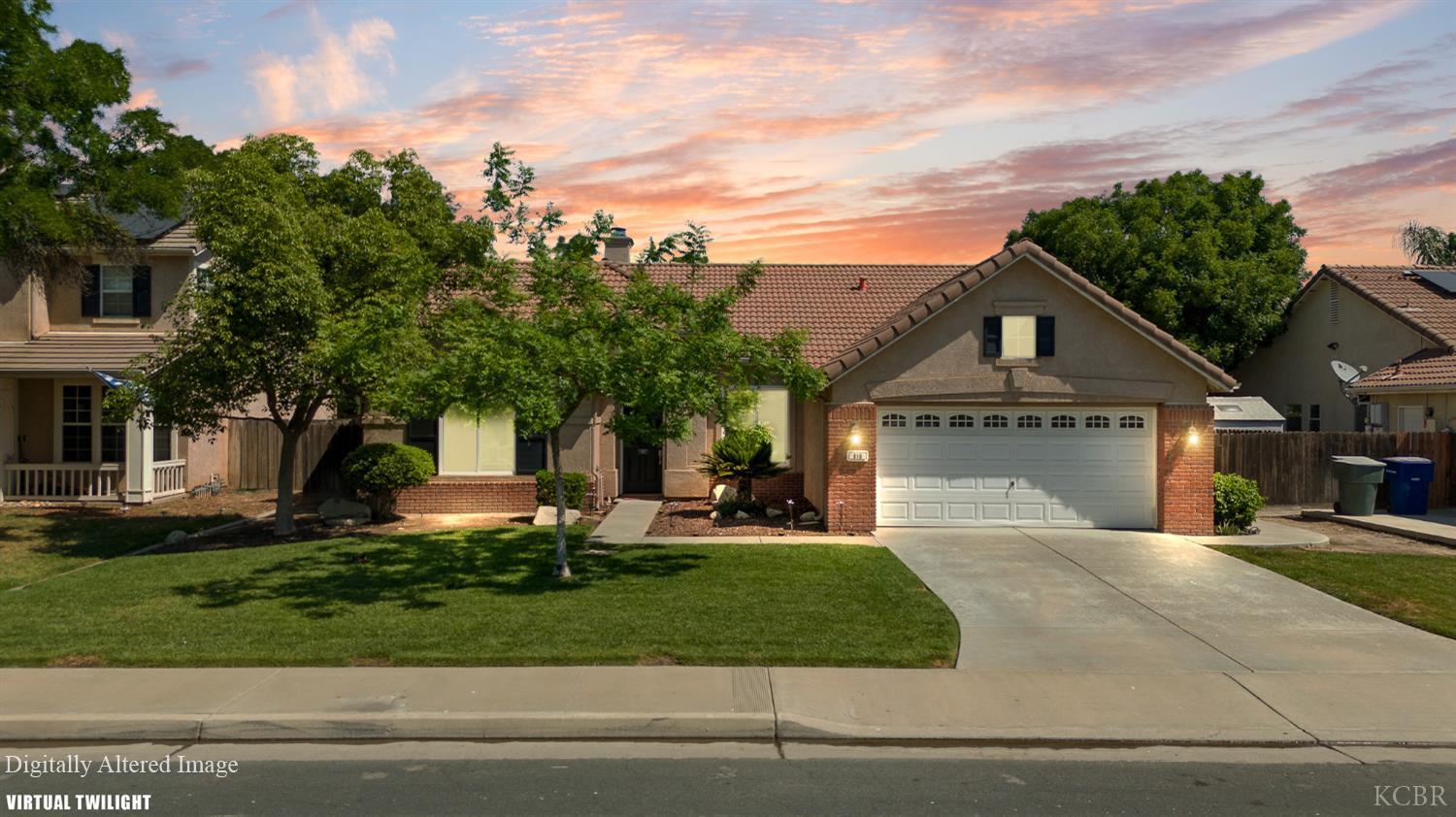 916 W Windsor Dr, Hanford, CA 93230