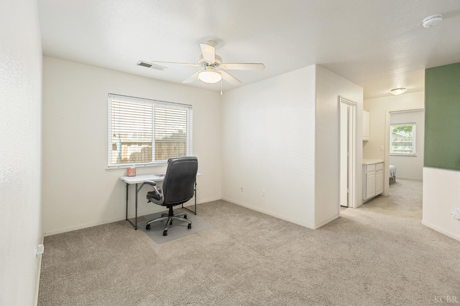 916 W Windsor Dr, Hanford, CA 93230
