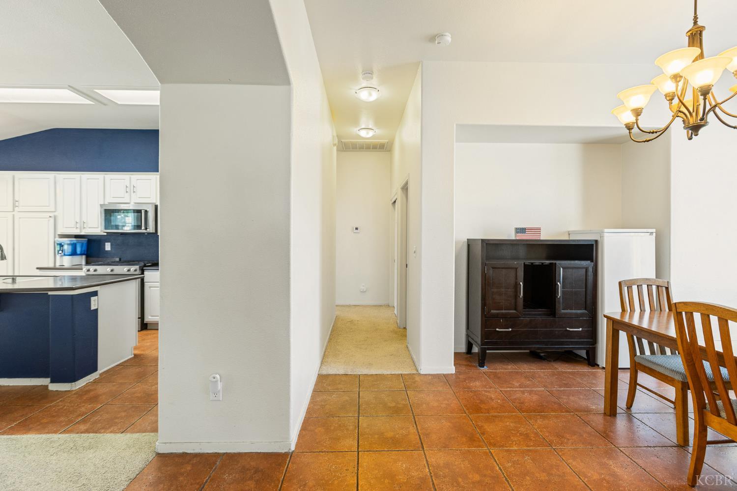 916 W Windsor Dr, Hanford, CA 93230