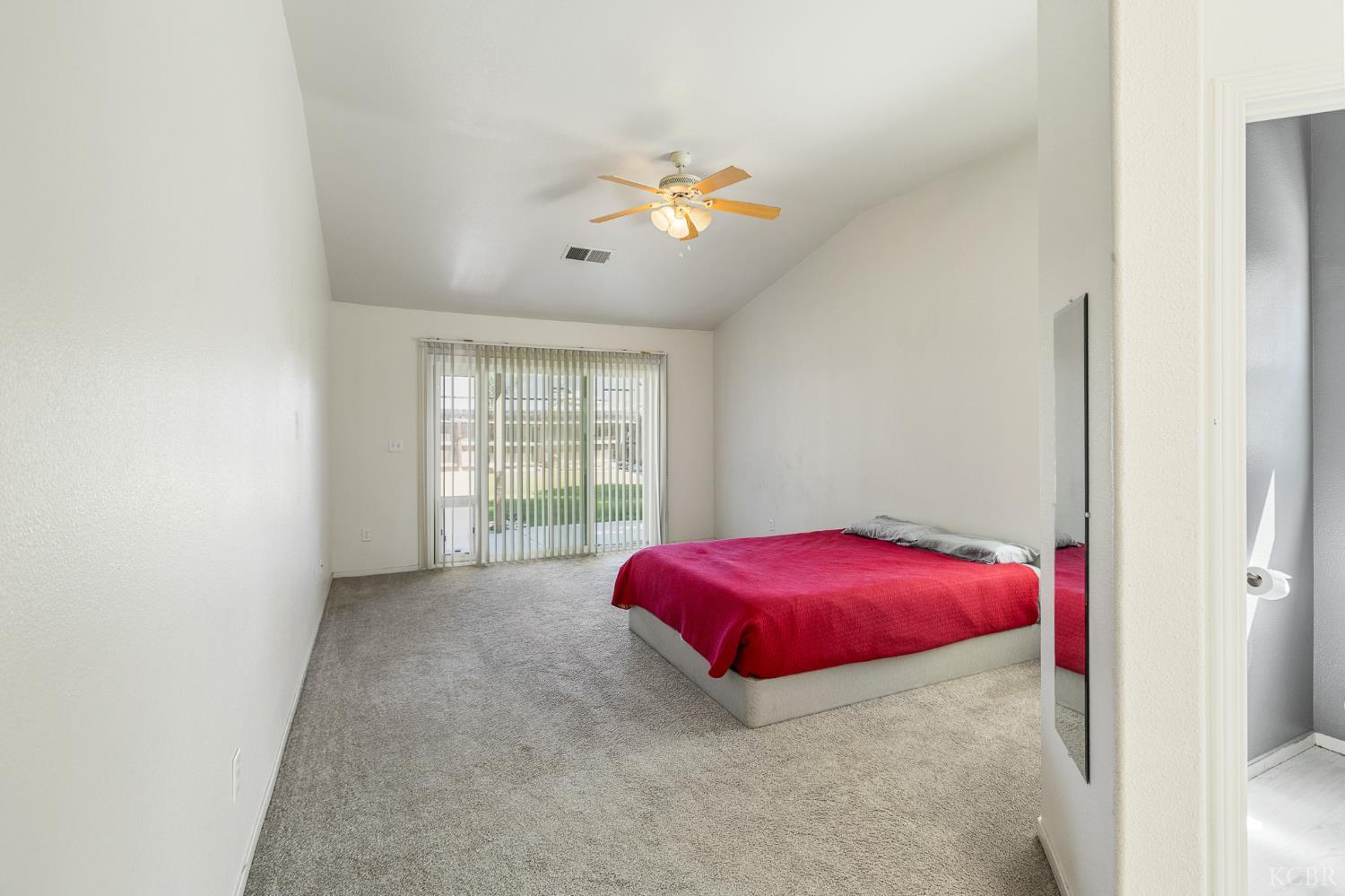 916 W Windsor Dr, Hanford, CA 93230
