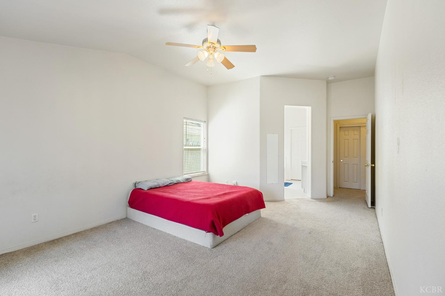 916 W Windsor Dr, Hanford, CA 93230