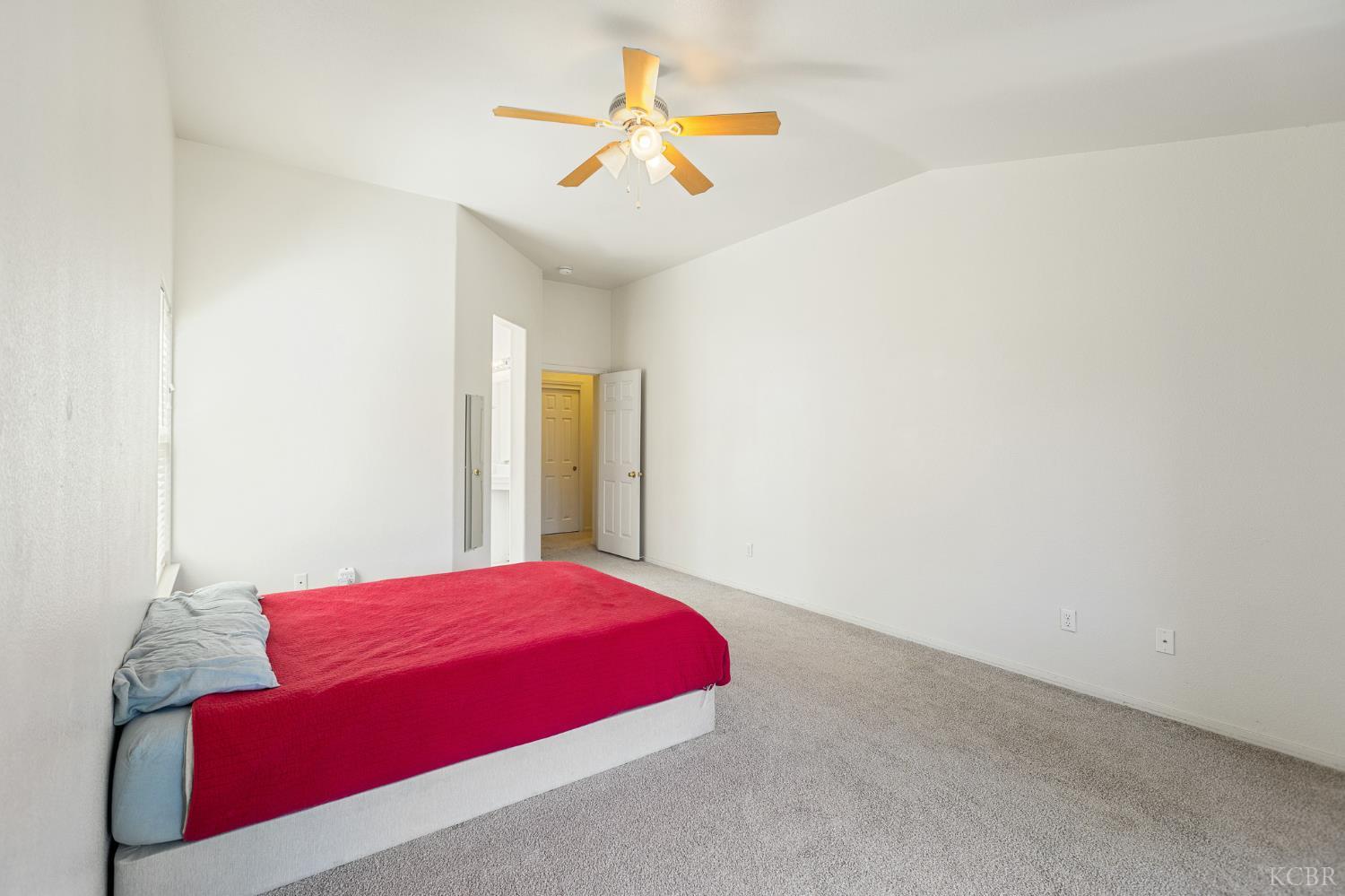 916 W Windsor Dr, Hanford, CA 93230