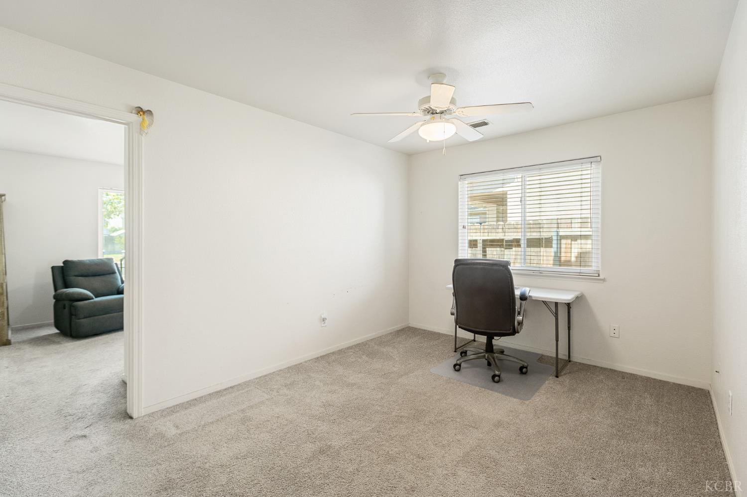 916 W Windsor Dr, Hanford, CA 93230