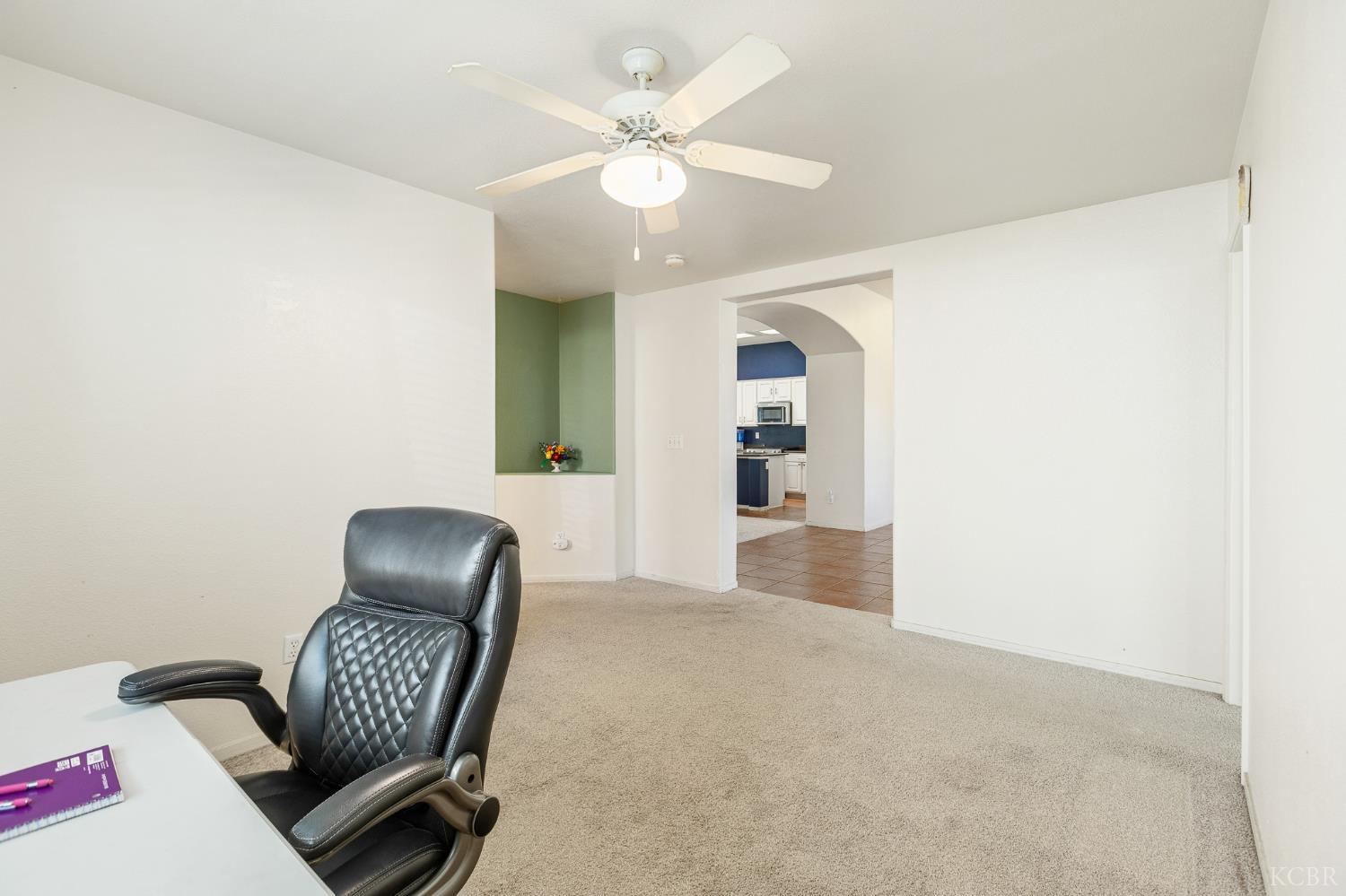 916 W Windsor Dr, Hanford, CA 93230