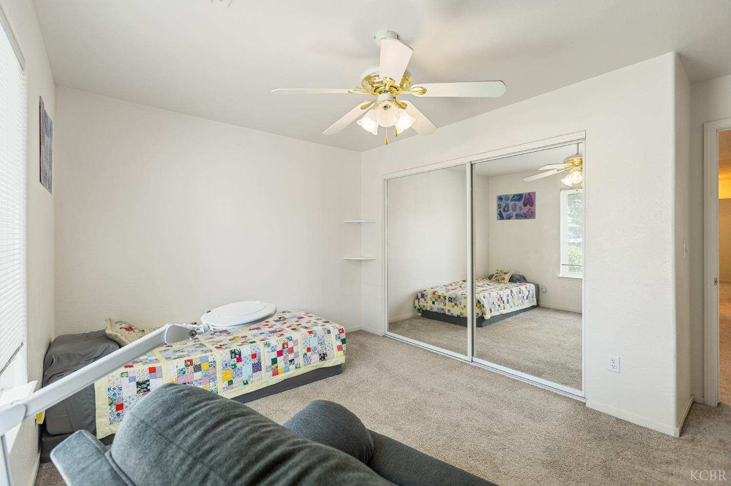 916 W Windsor Dr, Hanford, CA 93230