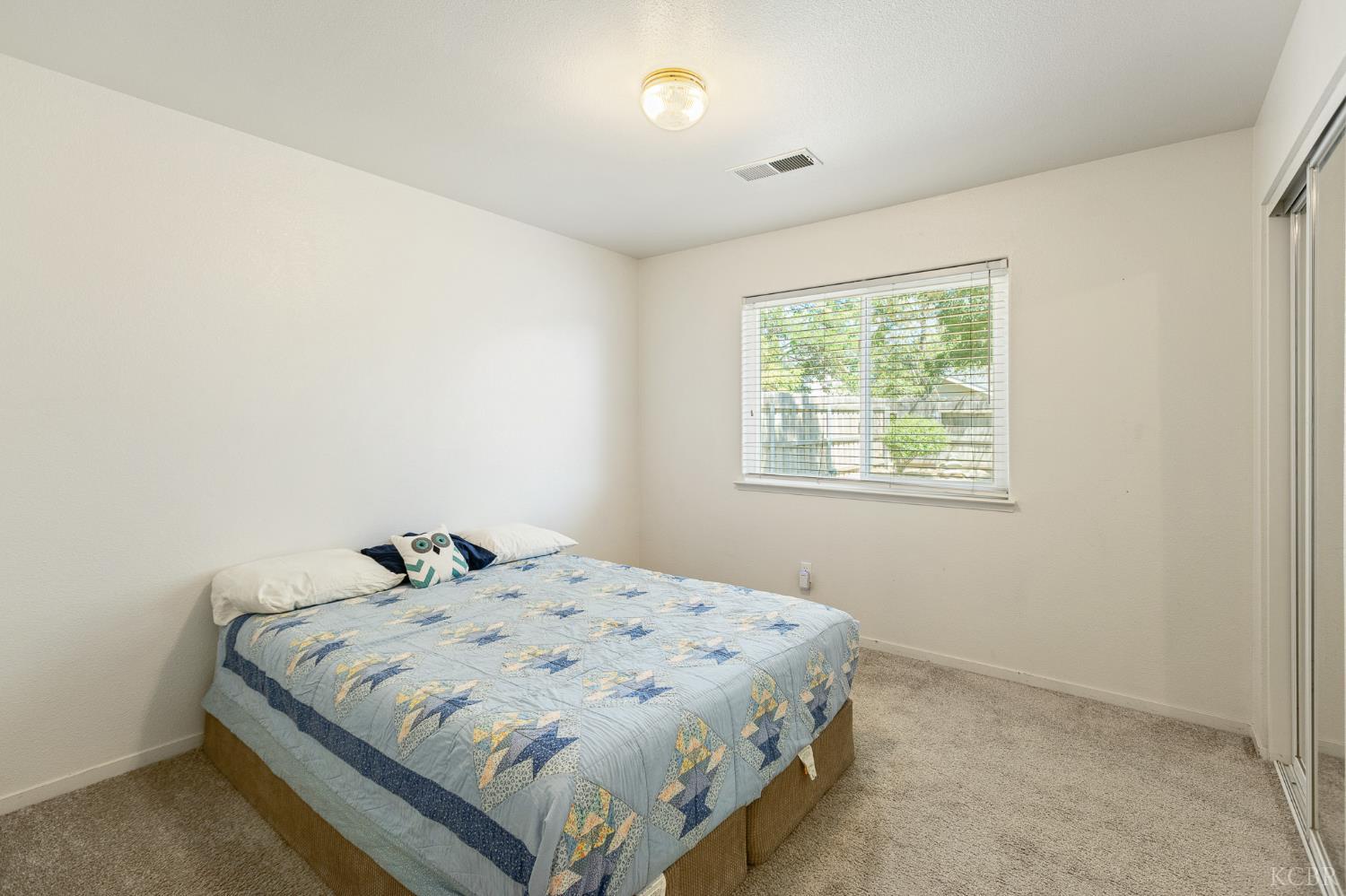 916 W Windsor Dr, Hanford, CA 93230